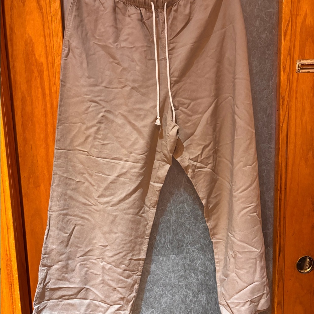Uniqlo Women’s Beige Joggers
